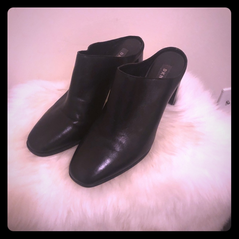 DKNY Black Closed Toe Clogs